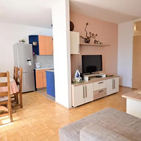 Paula Apartment Split