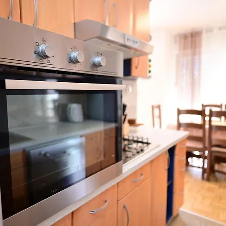 Paula Apartment Split